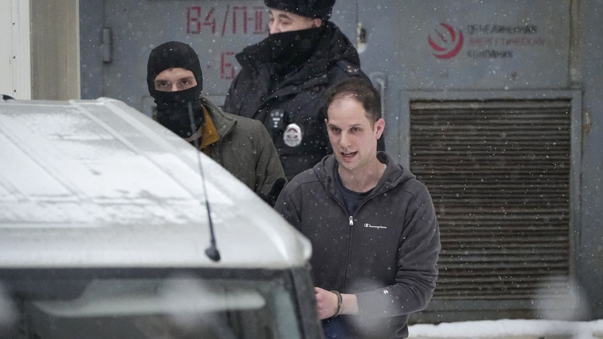 american-reporter-accused-of-spying-in-russia-has-detention-extended