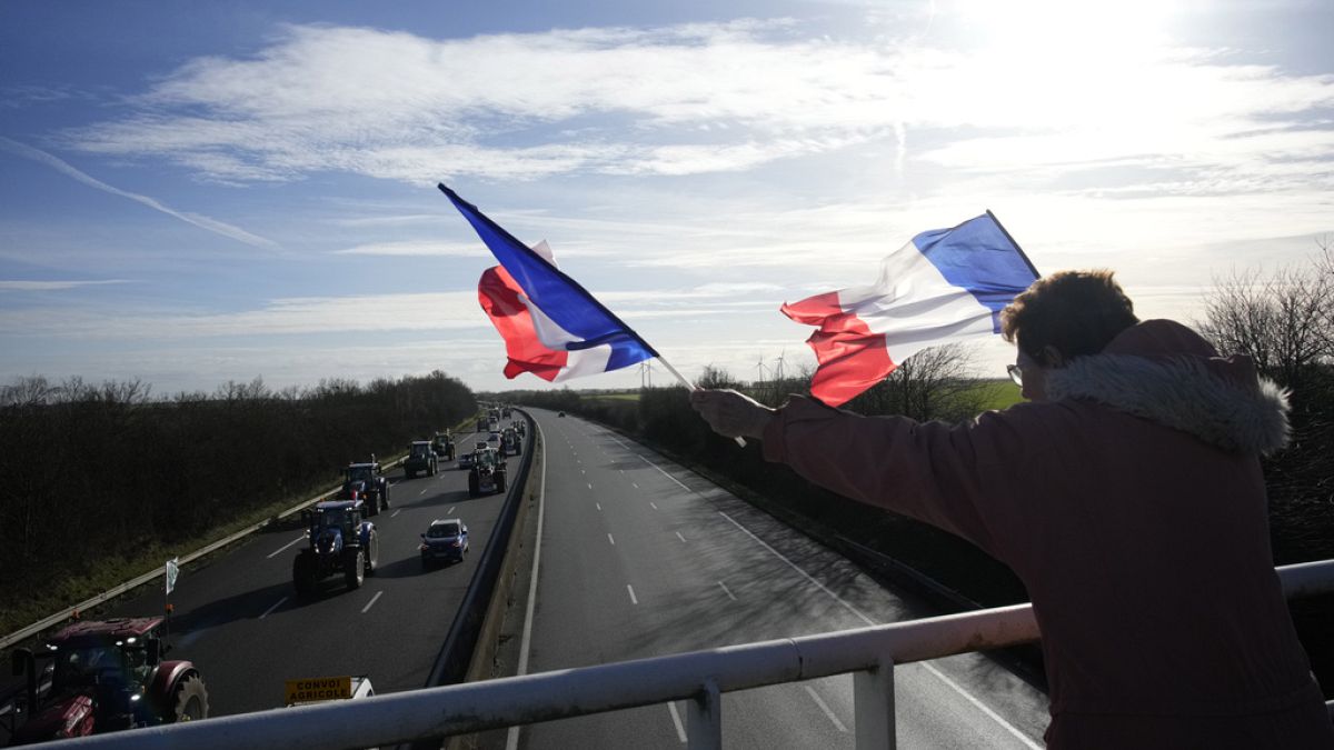 Fransa'da hükümeti protesto eden çiftçiler