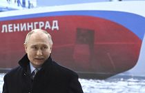 Putyin a "Leningrád" atommeghajtású jégtörő hajógerinc-lefektetési ünnepségén
