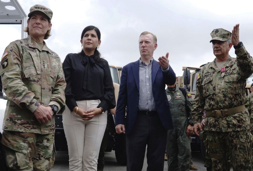 Ecuador amerikai segítséget kapott a bűnbandák elleni harcban – balra Laura Richardson, amerikai katonai parancsnok, mellette Diana Salazar főügyész