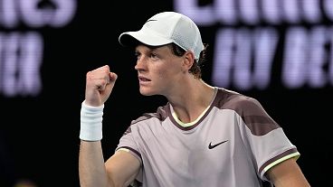 Jannik Sinner, da Itália, vence o campeonato masculino do Open da Austrália, em Melbourne, a 28 de janeiro de 2024