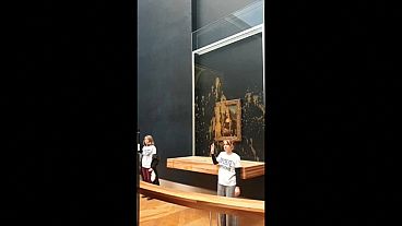 Suppen-Angriff auf die Mona Lisa im Louvre in Paris
