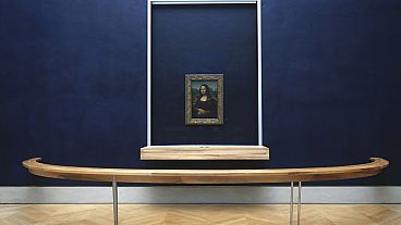 لوحة الموناليزا في متحف اللوفر الفرنسي