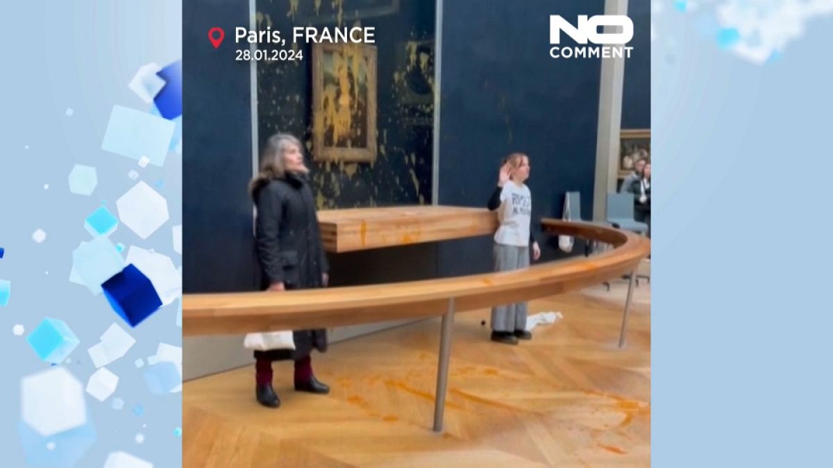 Aktivistinnen schütten Suppe auf die Mona Lisa im Louvre in Paris