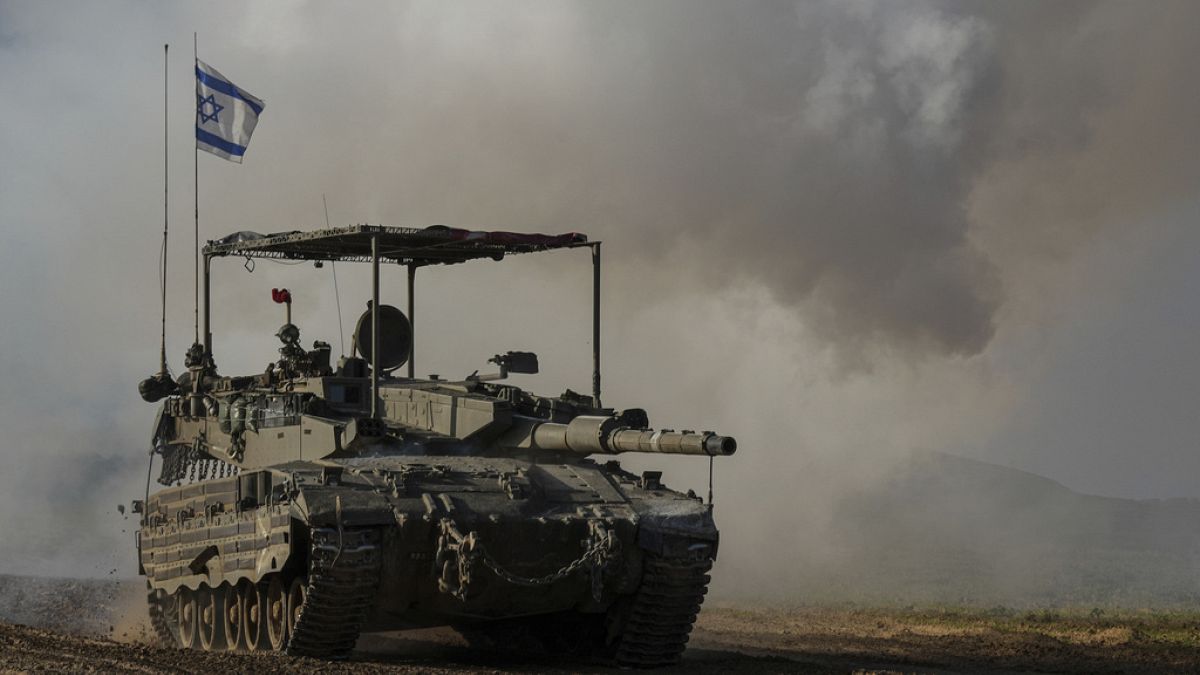 Israelische Panzer in Richtung auf den Gazastreifen unterwegs