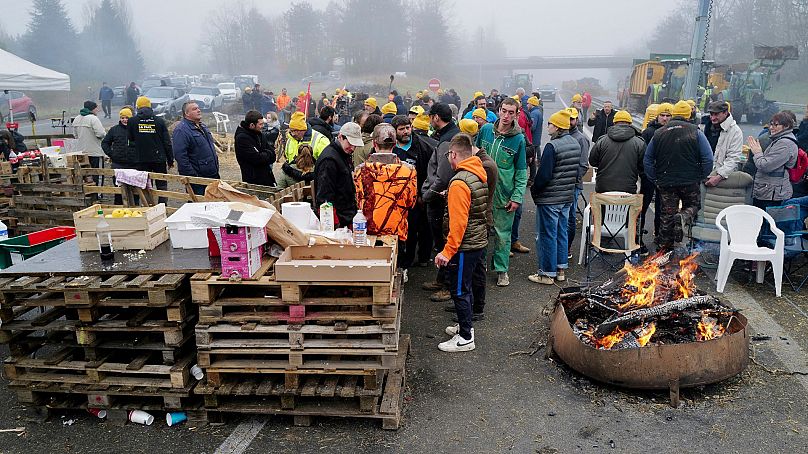 Farmers block a highway, near Agen, southwestern France, 27 January 2024.
