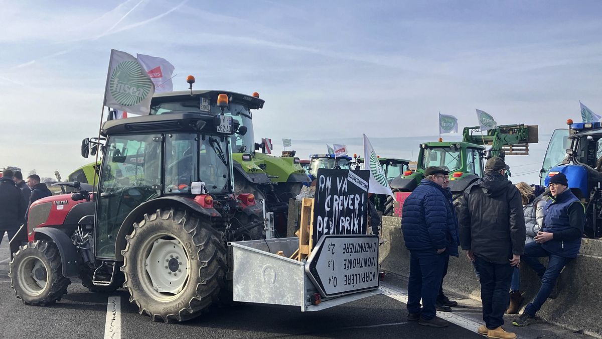 Französische Bauern blockieren eine Autobahn nach Paris bei Jossigny, 29. Januar