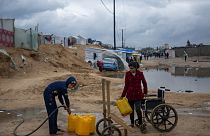 ندرة المياه في قطاع غزة بسبب القصف الإسرائيلي للبنية التحيتة 