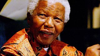 USA : la vente d’objets personnels de Nelson Mandela suspendue