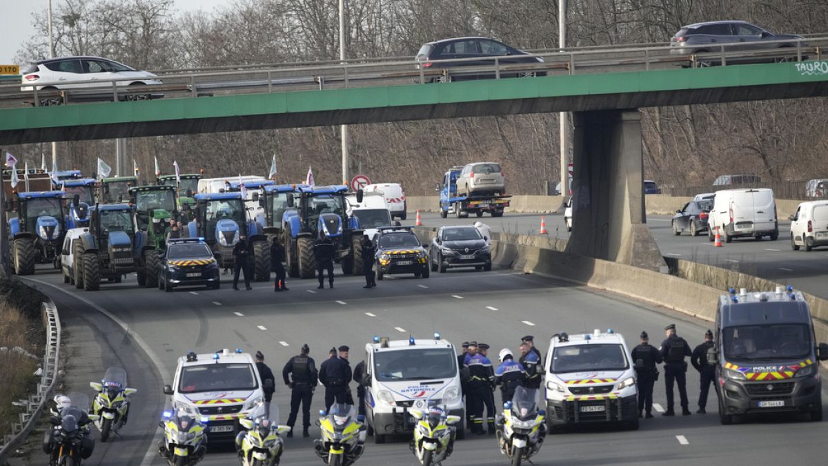 Agricultores bloquearam circulação nas principais estradas em Paris