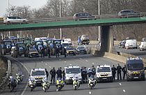I trattori bloccano le autostrade francesi