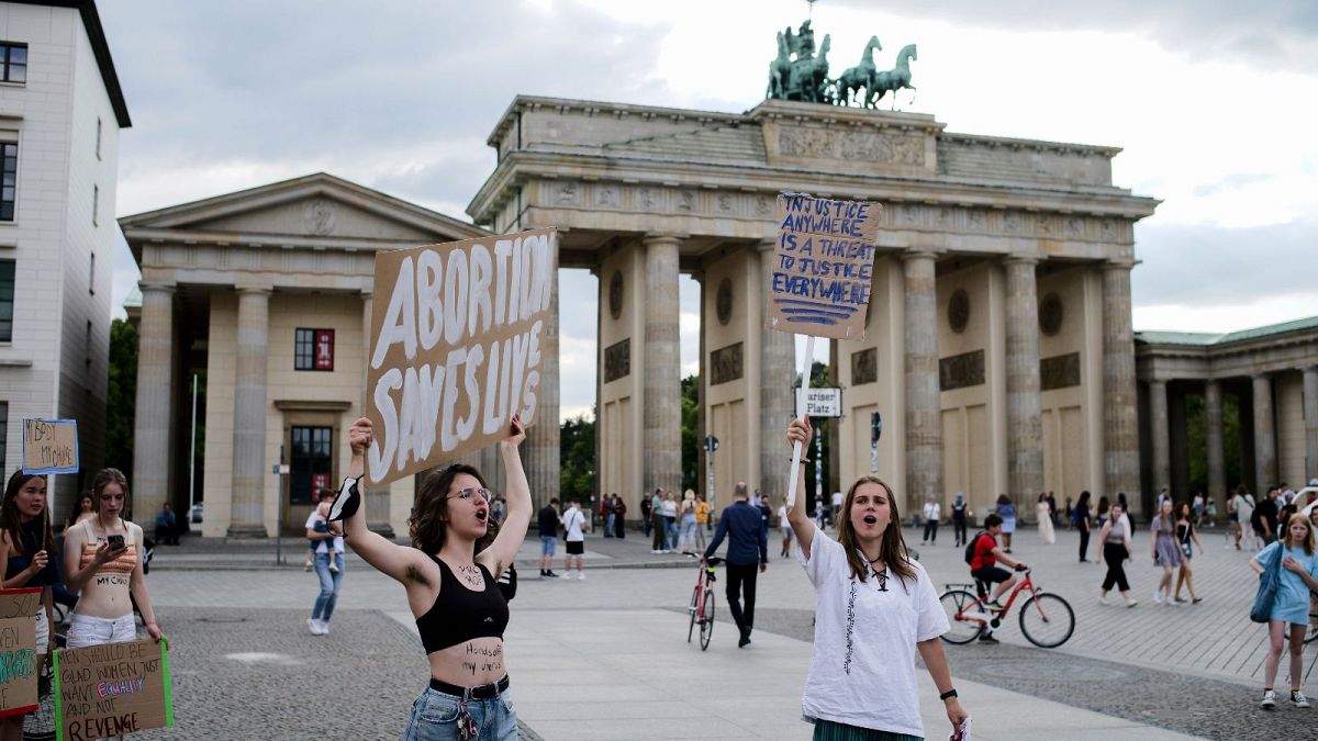 Germany tries to stop pro-life demonstrators harassing women seeking abortions thumbnail