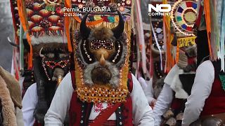 بلغاريا تنظم مهرجان "سورفا" لطرد الأرواح الشريرة.