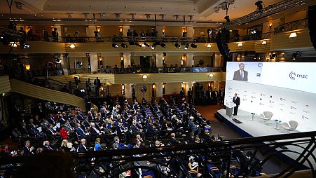 صورة من الارشيف-مدير مكتب لجنة الشؤون الخارجية المركزية الصينية وانغ يي يتحدث في مؤتمر ميونيخ الأمني في ميونيخ، 18 فبراير 2023