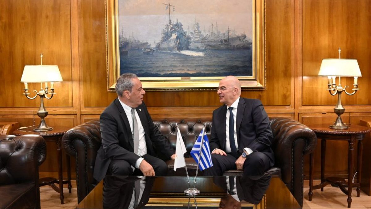 Οι Υπουργοί Άμυνας της Κύπρου Βασίλη Πάλμας και της Ελλάδας Νίκος Δένδιας