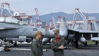 أسلحة وطائرات مقاتلة أمريكية في كوريا الجنوبية