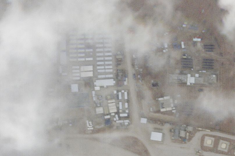 تصاویر ماهواره‌ای روز دوشنبه ۲۹ ژانویه از آسیب وارده به پایگاه برج ۲۲ در اردن، آسیب‌ها در مرکزتصویر دیده می‌شود
