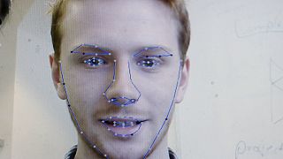 Ecrã de computador mostra expressões faciais a serem detetadas por aplicação digital