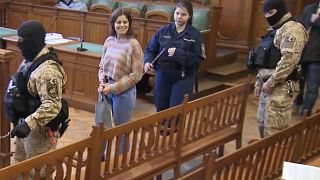 Ilaria Salis nel tribunale di Budapest che la sta processando per aggressione a due presunti neonazisti ungheresi