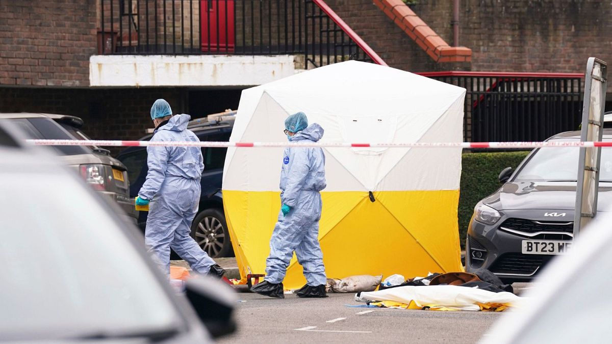 Police shoot dead a suspect armed with a crossbow in London thumbnail