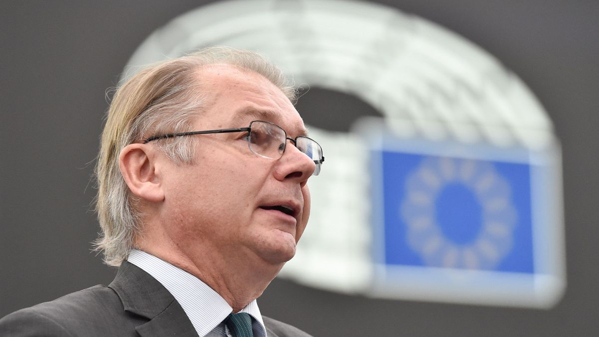 Политика на ЕС.
            
Фискалната усмирителна риза е готова да блокира енергийния преход, водещ Green предупреждава