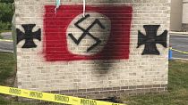 شعار النازية على مدخل كنيس يهودي في الولايات المتحدة 