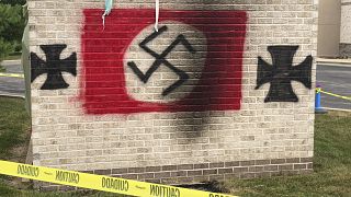شعار النازية على مدخل كنيس يهودي في الولايات المتحدة 