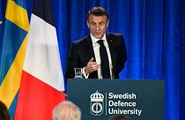 Emmanuel Macron francia elnök a stockholmi Karlberg-kastélyban 2024. január 30-án.  