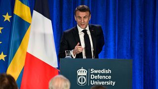 Emmanuel Macron francia elnök a stockholmi Karlberg-kastélyban 2024. január 30-án.  