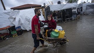 الأمطار تغرق مخيمات اللاجئين في غزة