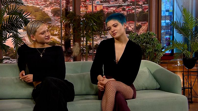 Amy Kvitia und Ano Sartania zusammen bei einem Interview im georgischen Fernsehen.