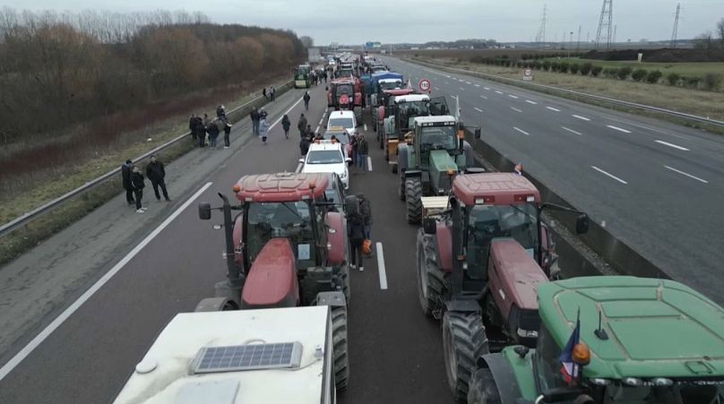 Farmers block the roads in protest