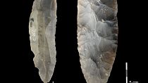 Kalıntılar bir ortaçağ kalesinin altındaki mağarada yapılan kazılarda ortaya çıkarıldı