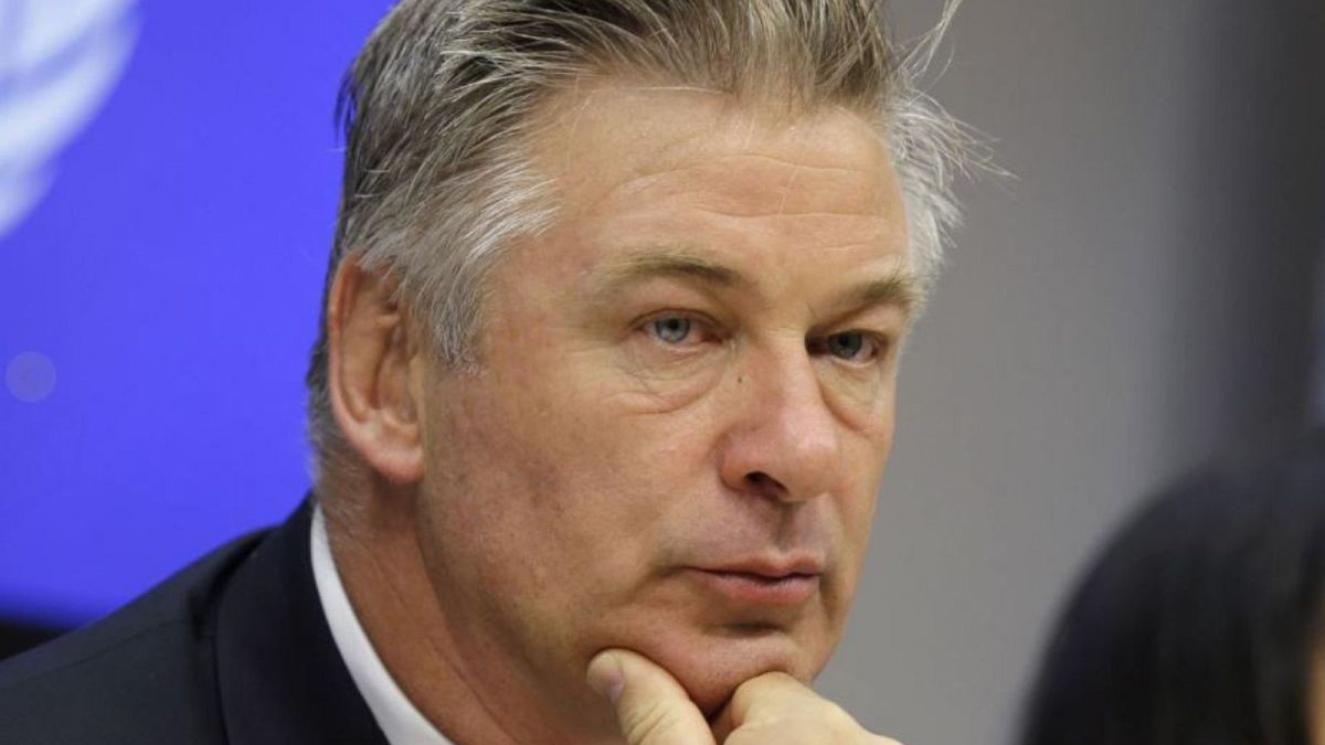 Alec Baldwin pleads not guilty to new involuntary manslaughter charge in fatal film set shooting thumbnail