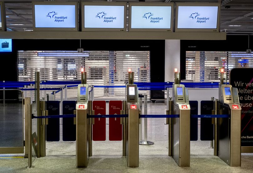 Leerer Sicherheitscheck am Frankfurter Flughafen