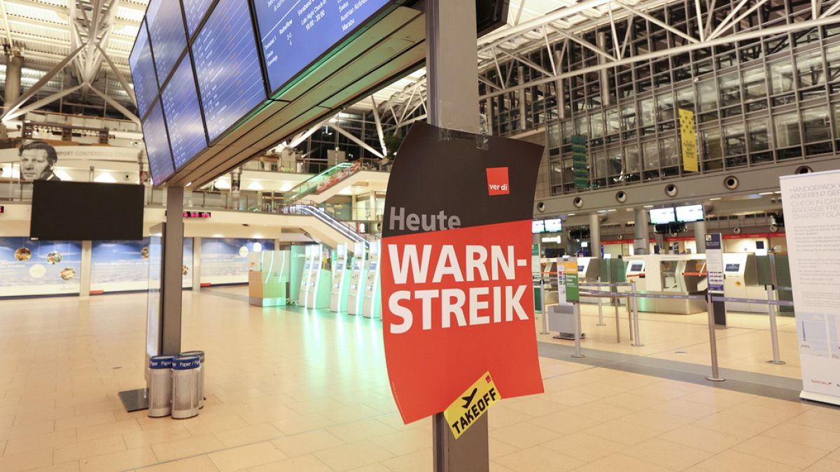 Güvenlik çalışanları ülkenin önde gelen 11 havalimanında greve gitti