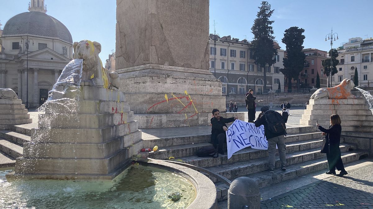 La protesta di Ultima Generazione in piazza del Popolo a Roma (1 febbraio 2024)