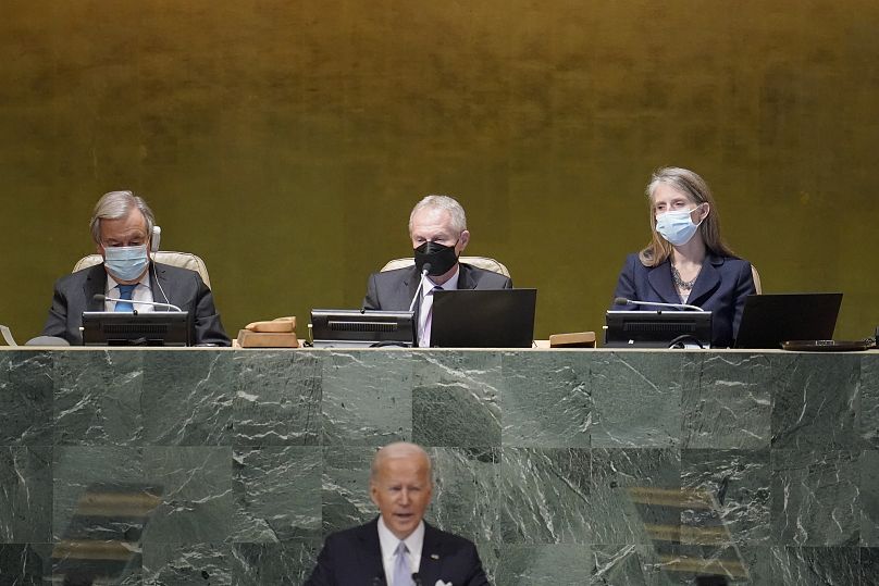Kőrösi Csaba fent középen, alatta Joe Biden amerikai elnök