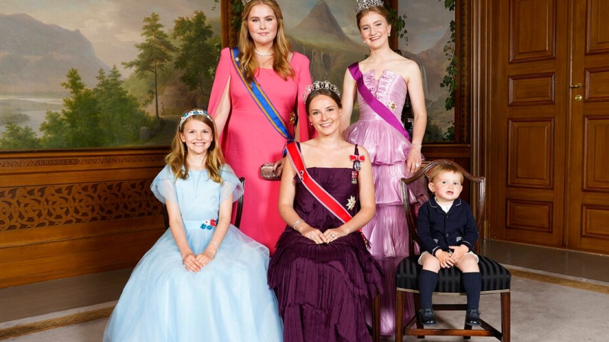 Négy jövendőbeli királynő - belga, holland, norvég és svéd - valamint egy jövendőbeli nagyherceg pózolt Ingrid norvég hercegnő 18. születésnapján 2022 júniusában