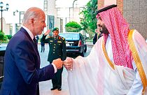 ABD Başkanı Joe Biden (sol), Suudi Arabistan Veliaht Prensi Muhammed bin Selman