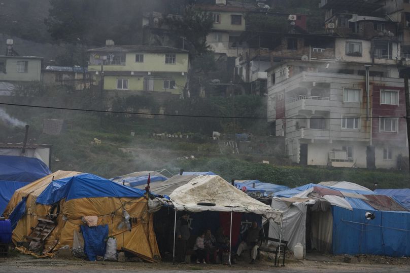 Binası "hafif hasarlı" olarak sınıflandırılar aileler çadırda kalıyor, 12 Ocak 2024, Antakya