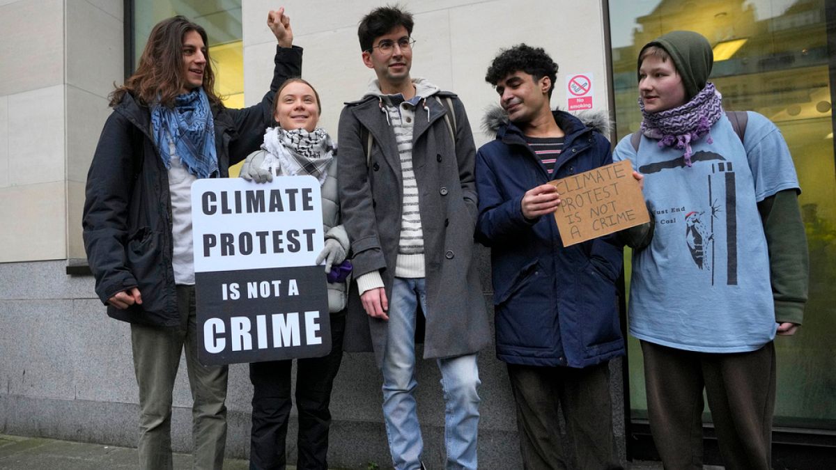 Thunberg ve 4 iklim aktivisti hakim karşısına çıktı
