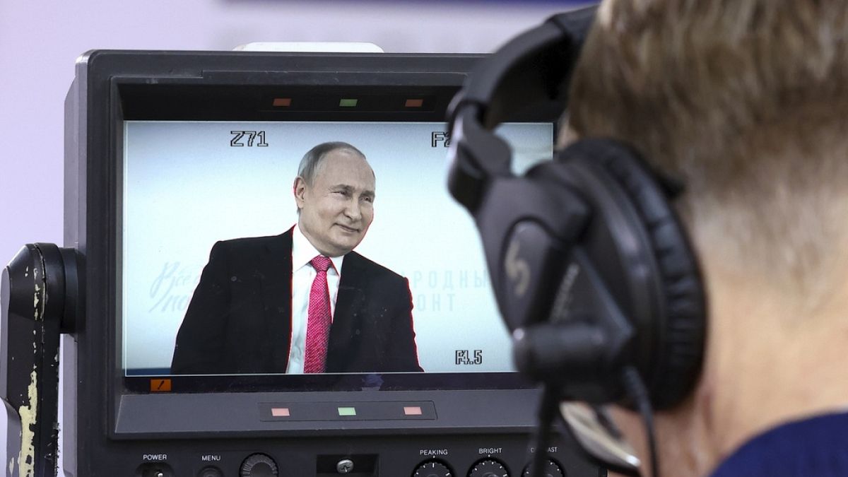 Владимир Путин на форуме "Все для победы!" в Туле