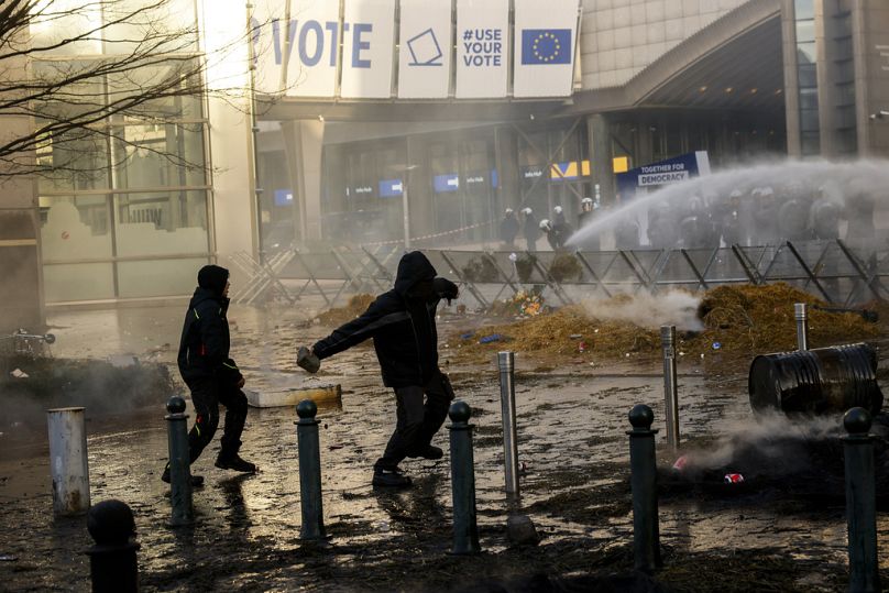 Retour au calme à Bruxelles après les violences devant le Parlement européen ce jeudi en marge du sommet européen.