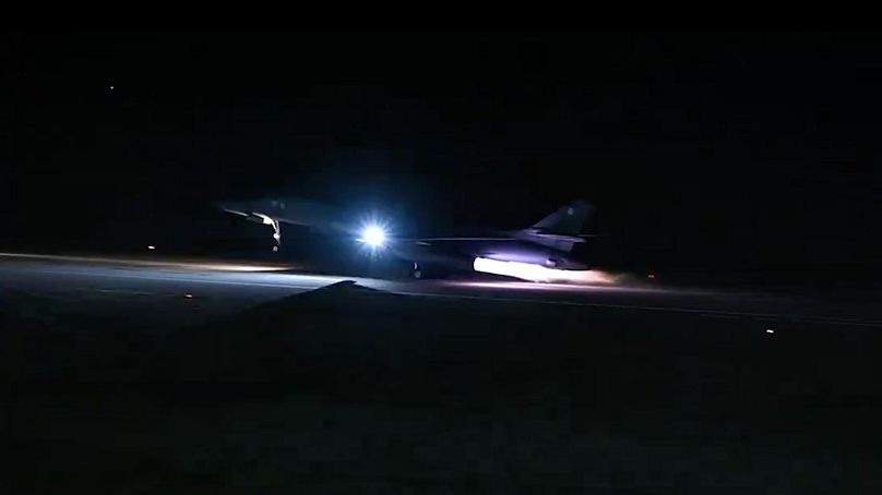 جنگنده‌های آمریکا مواضع شبه‌نظامیان وابسته به ایران در سوریه و عراق را شب گذشته هدف قرار دادند