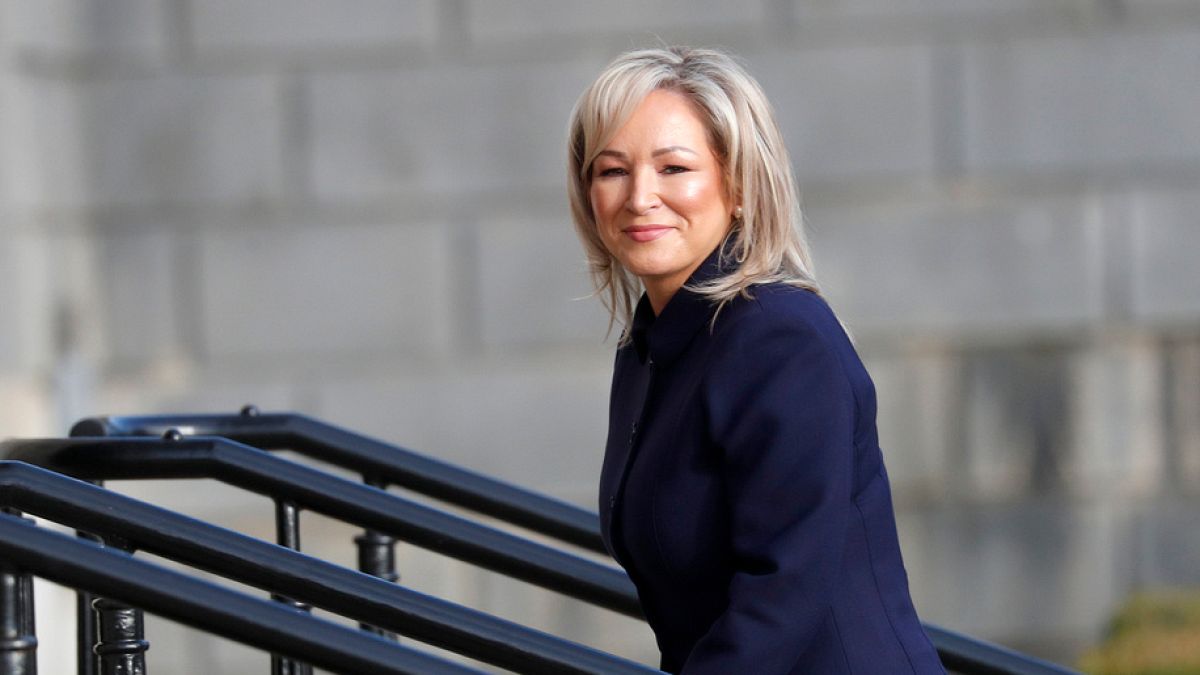 Kuzey İrlanda'da Birinci Bakan (Başbakan) seçilen milliyetçi siyasetçi Michelle O'Neill