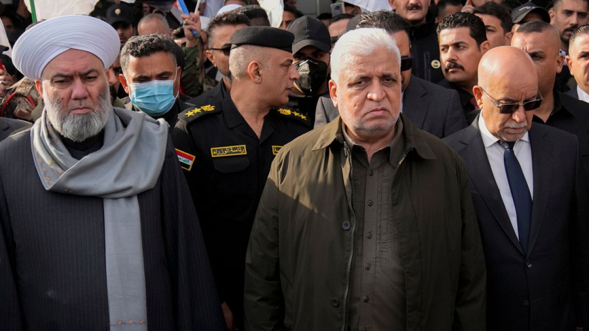 Irak merkezli Haşdi Şabi (Halk Seferberlik Güçleri) örgütü lideri Falih el Feyyad (ortada)
