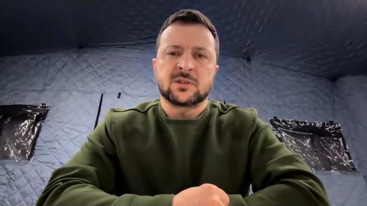 Zelenskyy confirms he is thinking about replacing Ukraine's top military commander thumbnail