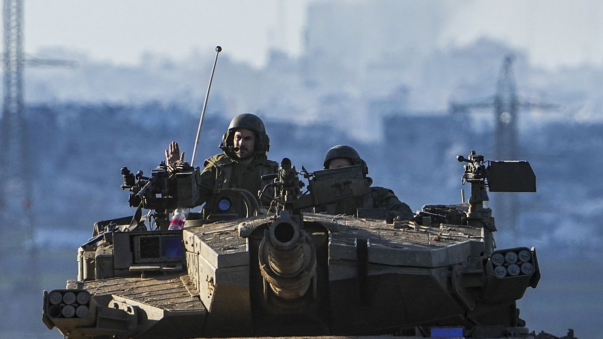 مدرعة إسرائيلية قرب غزة