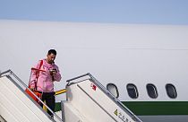 ليونيل ميسي يصل إلى مطار هونغ كونغ الدولي مع فريق إنتر ميامي  2 فبراير، 2024.